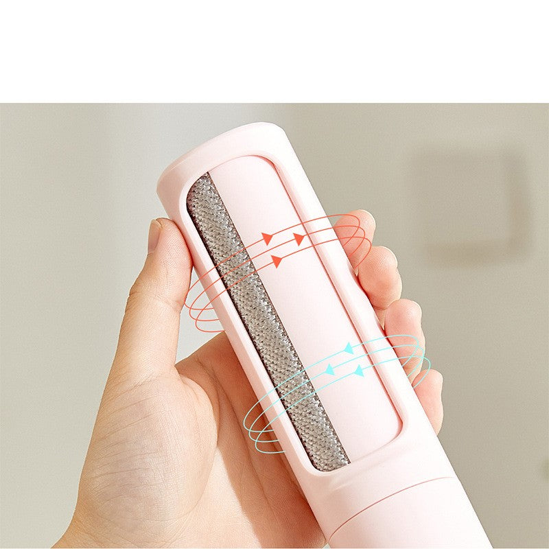 CleanRoll - Haarentferner für Zuhause & unterwegs in einer Hand gehalten, innovatives Design für einfache Anwendung.
