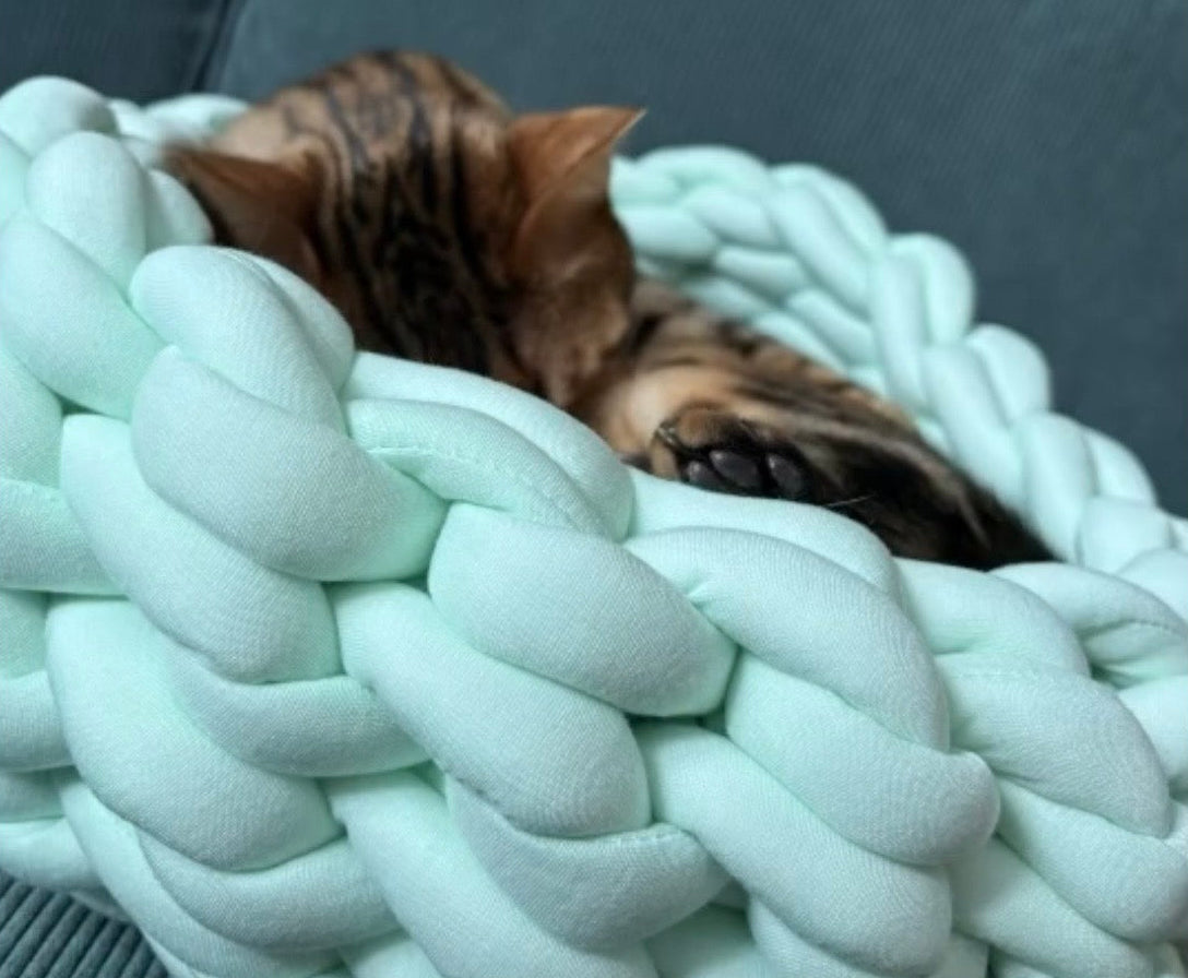 Weno Nest - Geflochtenes Ruhe- und Schlafnest für Katzen & kleine Hunde