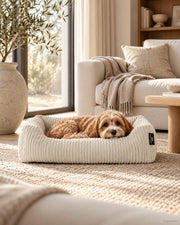 Olea Tierbett – aus Breitcord – Lifestyle-Aufnahme (KI-generiert)
